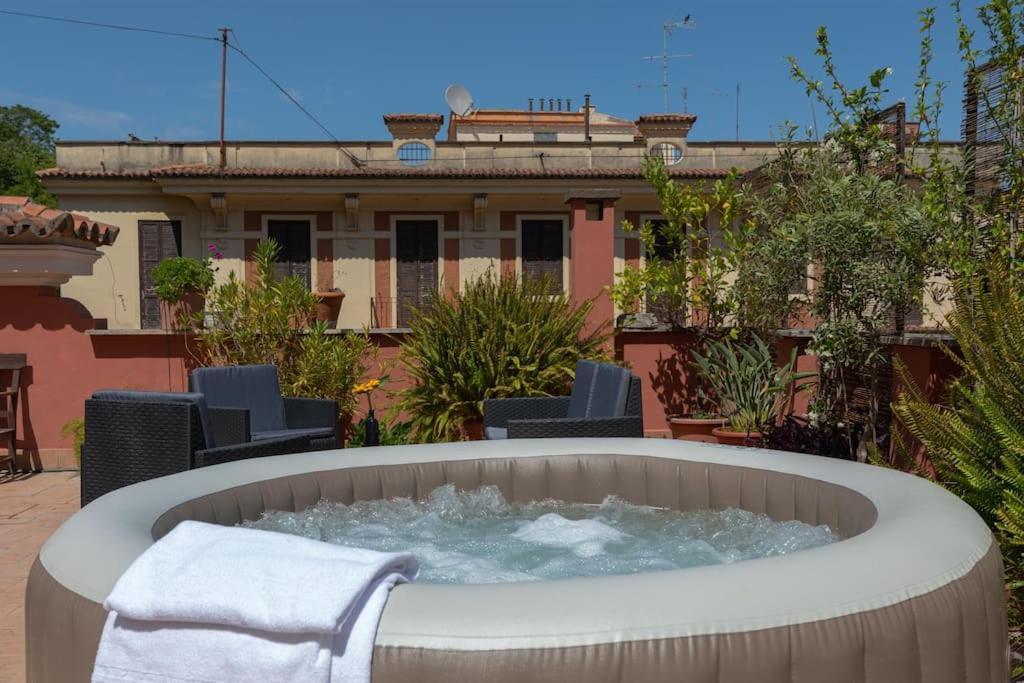 Penthouse With Jacuzzi On Private Terrace In Trastevere Рим Екстериор снимка