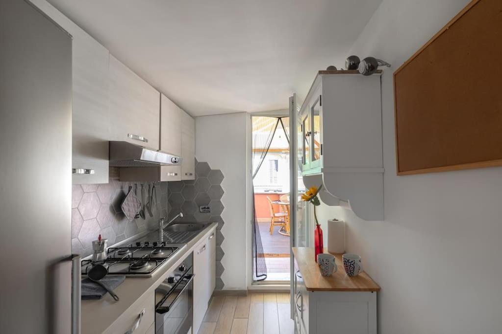 Penthouse With Jacuzzi On Private Terrace In Trastevere Рим Екстериор снимка