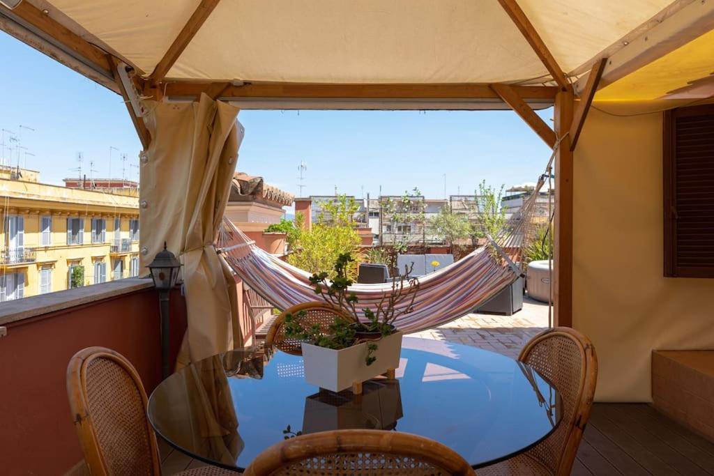 Penthouse With Jacuzzi On Private Terrace In Trastevere Рим Екстериор снимка