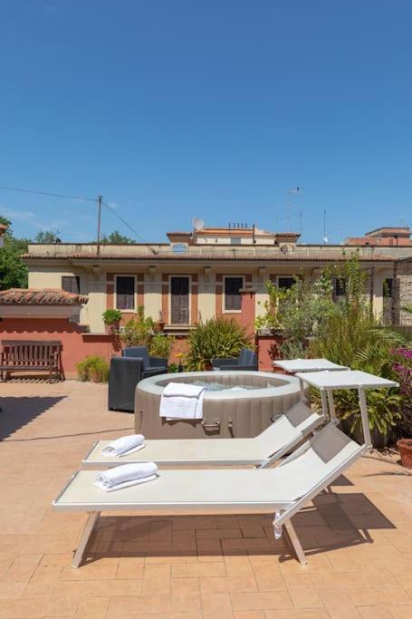 Penthouse With Jacuzzi On Private Terrace In Trastevere Рим Екстериор снимка