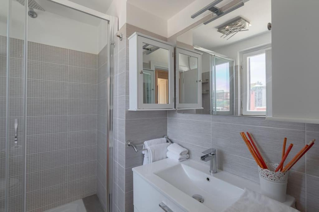 Penthouse With Jacuzzi On Private Terrace In Trastevere Рим Екстериор снимка